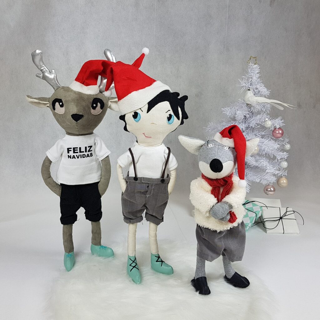 peronalisierte Stoffpuppe, individuelle Stoffpuppe, Mamsell Su, dolls and pattern, christmas doll, Weihnachtspuppe, Weihnachten, Stoffpuppe, hand gefertigte individuelle Stoffpuppen nach Wunsch, Fuchs Stoffpuppe, Puppenjunge, Rentier Stoffpuppe
